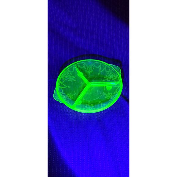 Green Depression Glass Divided Relish Dish Cameo/Ballerina line - Picture 1 of 10